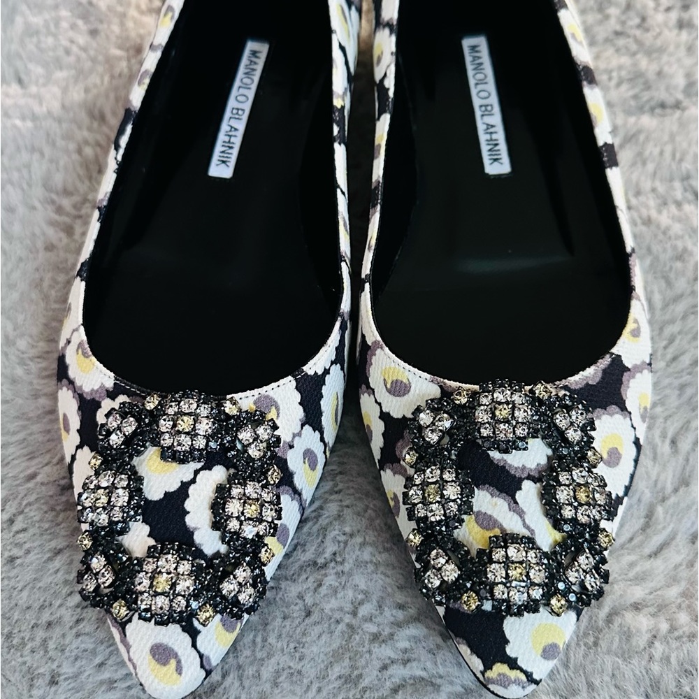 MANOLO BLAHNIK 37
